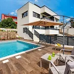 Betelgeuse Supernova - Happy Villa Novi Vinodolski