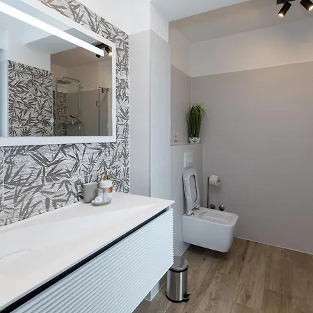 Betelgeuse Supernova - Happy Villa