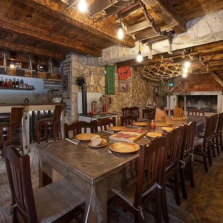 Betelgeuse Supernova - Happy Villa