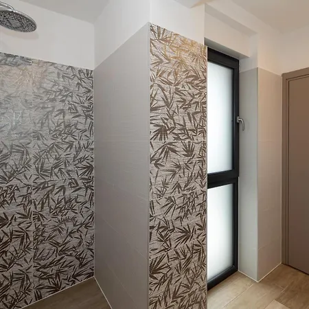 Betelgeuse Supernova - Happy * Novi Vinodolski