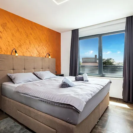 Betelgeuse Supernova - Happy * Novi Vinodolski