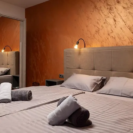 Villa Betelgeuse Supernova - Happy