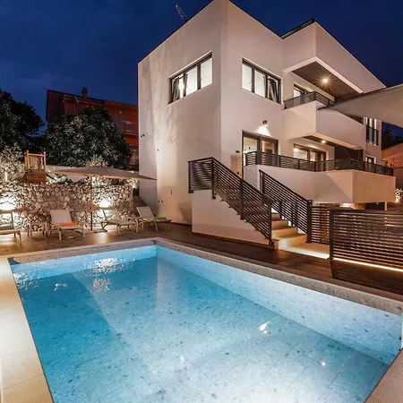 Pool & Wellness Betelgeuse Supernova Novi Vinodolski