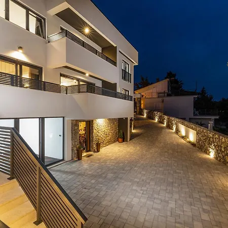 Pool & Wellness Betelgeuse Supernova Villa *