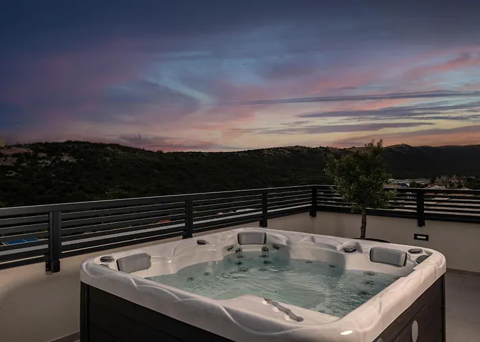 Betelgeuse Supernova - Happy Villa *