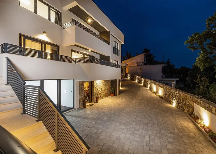 Betelgeuse Supernova - Happy * Novi Vinodolski