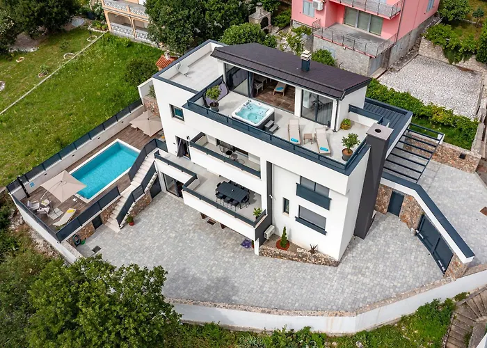 Betelgeuse Supernova - Happy * Novi Vinodolski