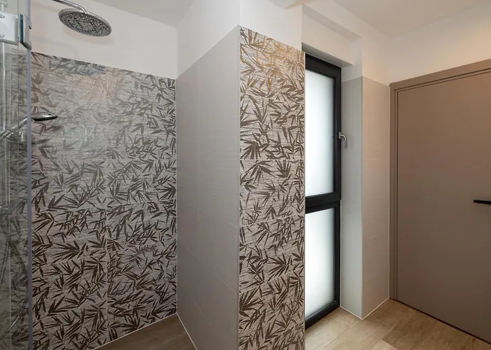 Betelgeuse Supernova - Happy * Novi Vinodolski