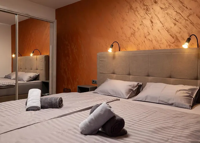 Villa Betelgeuse Supernova - Happy