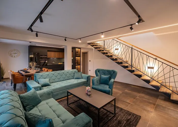 Betelgeuse Supernova - Happy Villa *